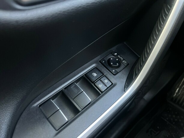 toyota-rav4-elektrisitetbensin-2020-big-17