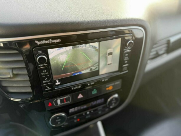 mitsubishi-outlander-elektrisitetbensin-2016-big-21