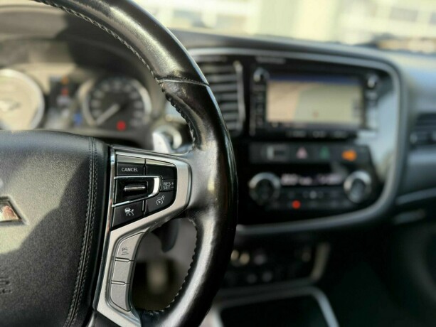 mitsubishi-outlander-elektrisitetbensin-2016-big-15