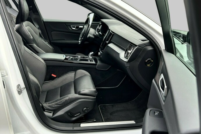 volvo-v60-plug-in-petrol-2019-big-11