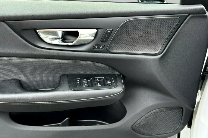 volvo-v60-plug-in-petrol-2019-big-9