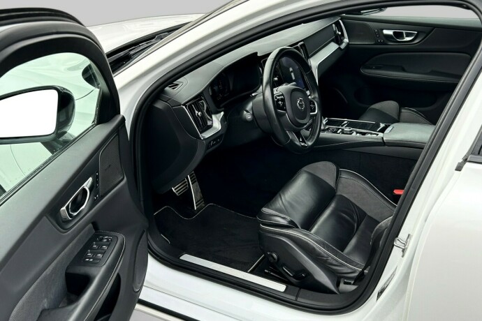 volvo-v60-plug-in-petrol-2019-big-8