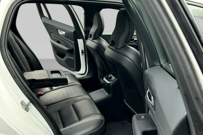 volvo-v60-plug-in-petrol-2019-big-14