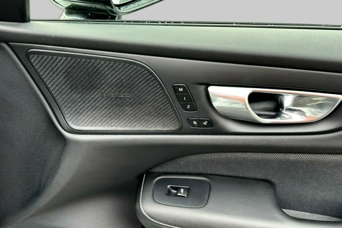 volvo-v60-plug-in-petrol-2019-big-12