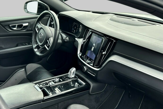 volvo-v60-plug-in-petrol-2019-big-13