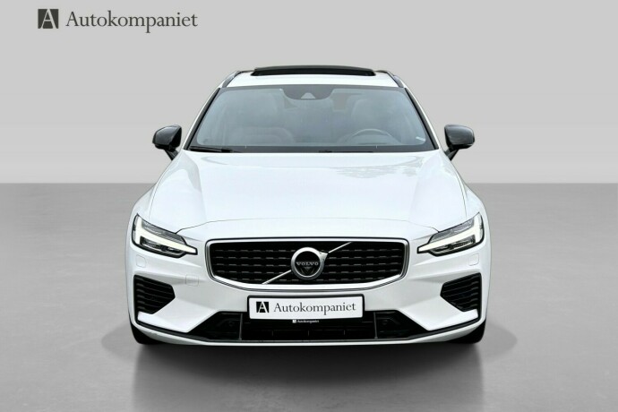 volvo-v60-plug-in-petrol-2019-big-1