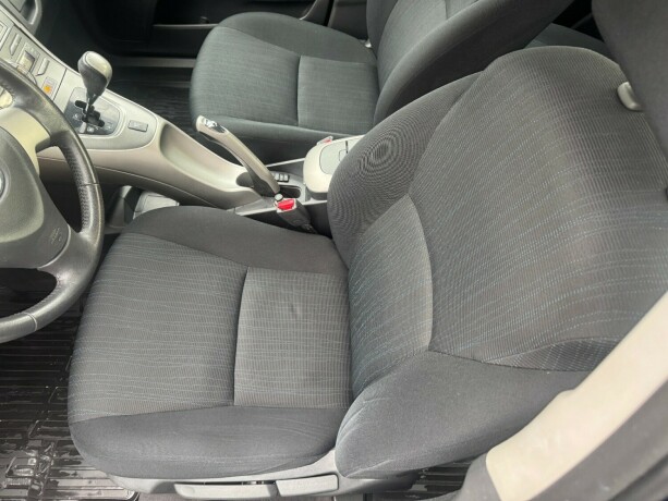 toyota-auris-diesel-2009-big-13