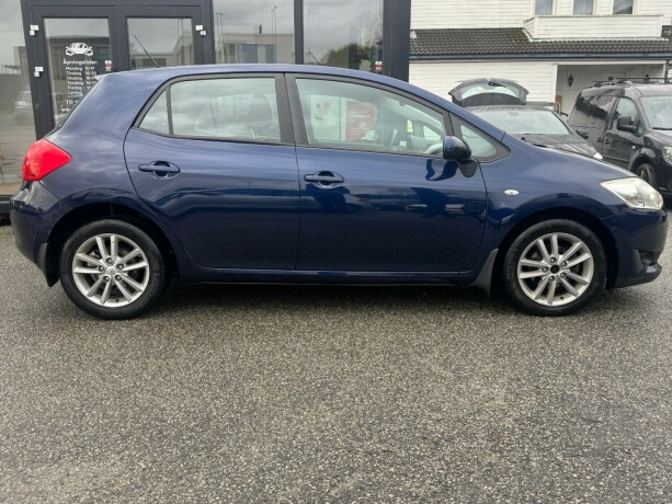 toyota-auris-diesel-2009-big-5