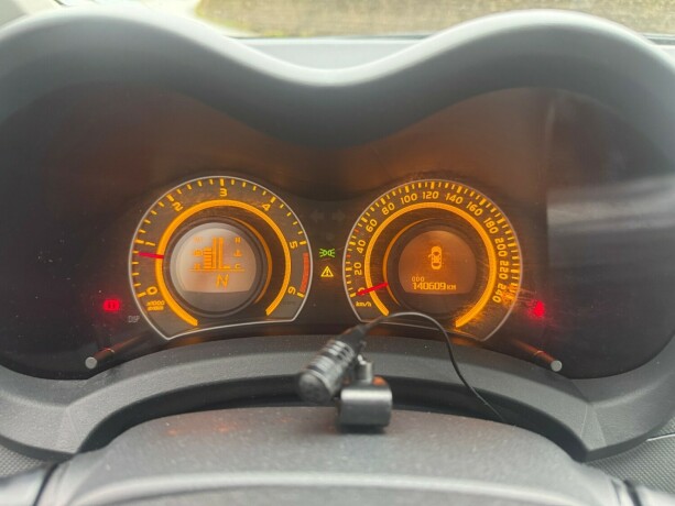toyota-auris-diesel-2009-big-15