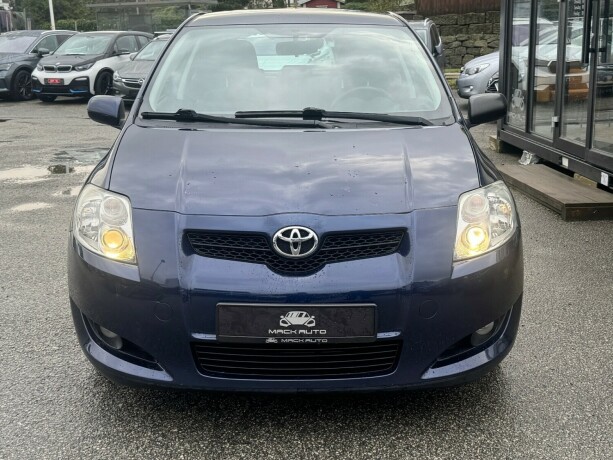 toyota-auris-diesel-2009-big-1