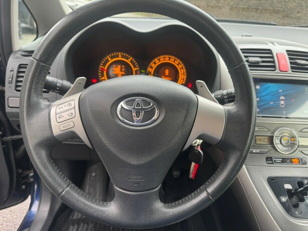 toyota-auris-diesel-2009-big-11