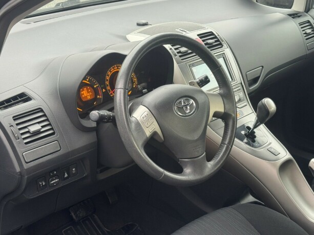 toyota-auris-diesel-2009-big-6