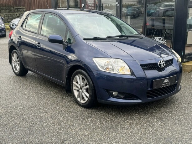 toyota-auris-diesel-2009-big-0