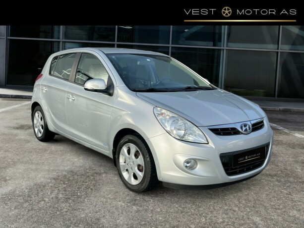 hyundai-i20-bensin-2012-big-0