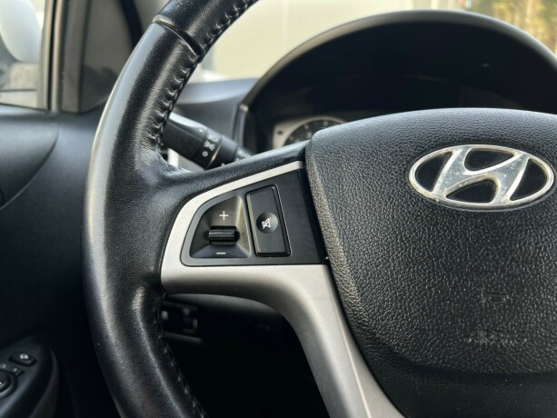 hyundai-i20-bensin-2012-big-15