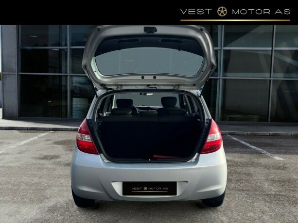hyundai-i20-bensin-2012-big-6
