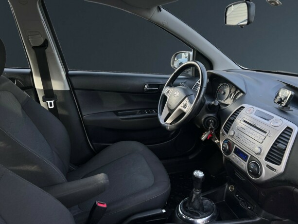 hyundai-i20-bensin-2012-big-11