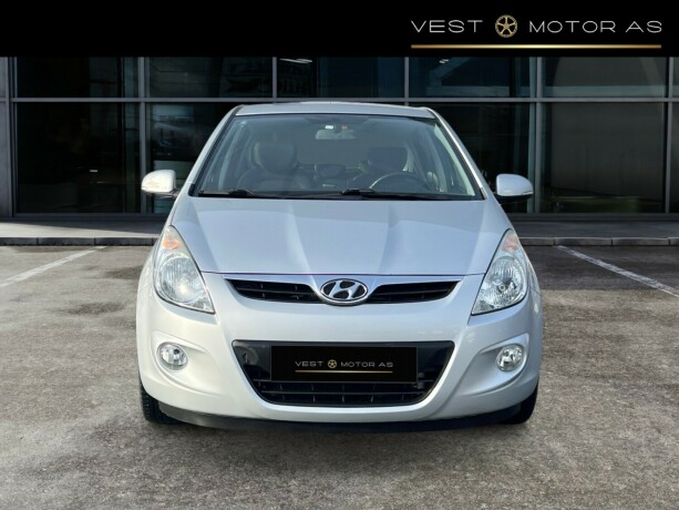 hyundai-i20-bensin-2012-big-1