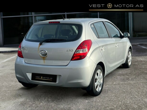 hyundai-i20-bensin-2012-big-7