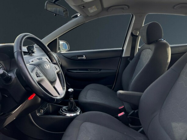 hyundai-i20-bensin-2012-big-8