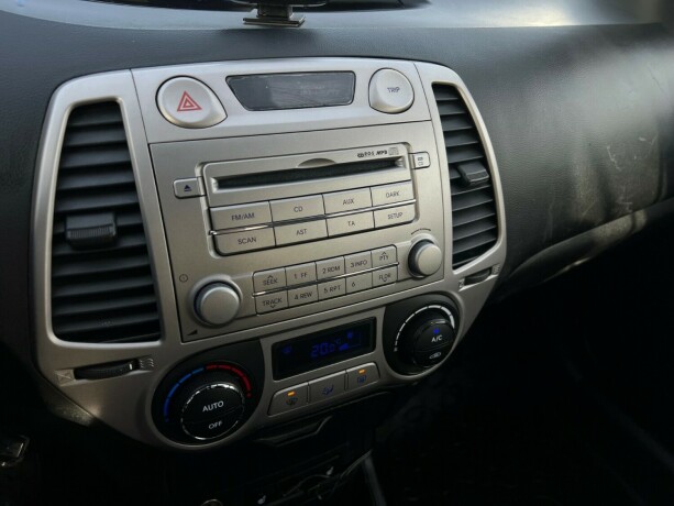 hyundai-i20-bensin-2012-big-17