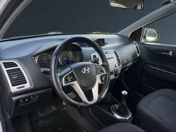 hyundai-i20-bensin-2012-big-9