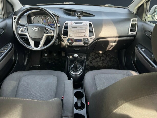hyundai-i20-bensin-2012-big-13