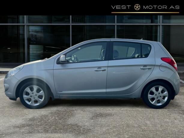 hyundai-i20-bensin-2012-big-3
