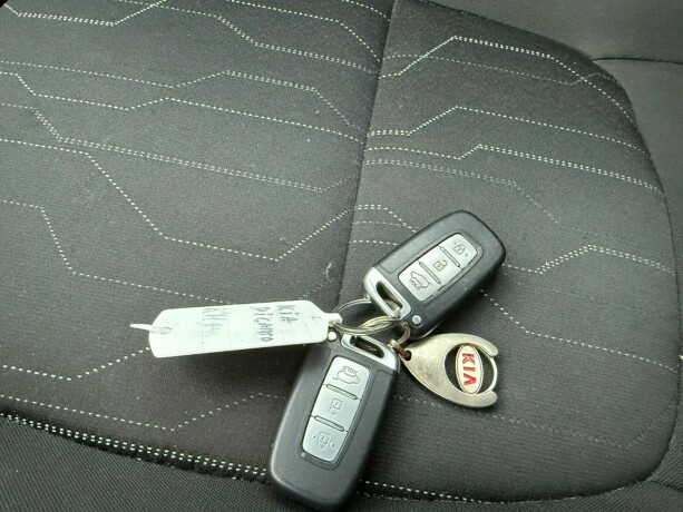 kia-picanto-bensin-2013-big-29