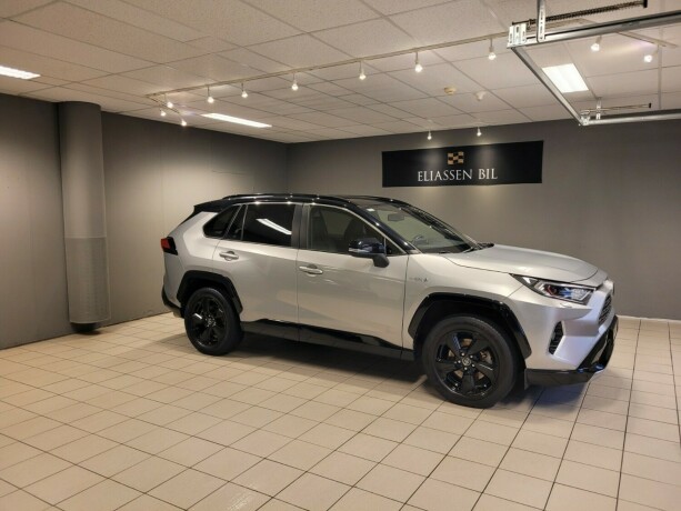 toyota-rav4-elektrisitetbensin-2019-big-2