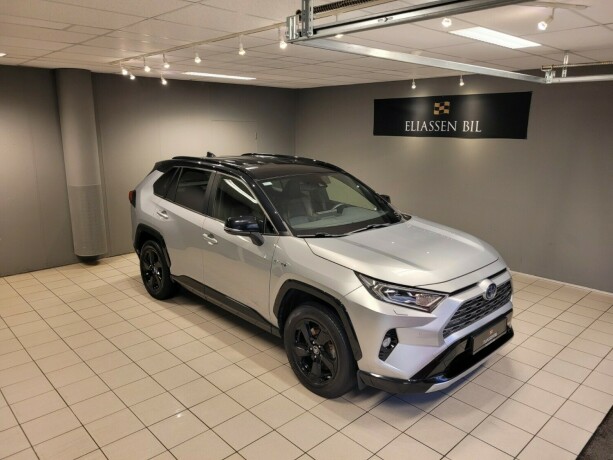 toyota-rav4-elektrisitetbensin-2019-big-1