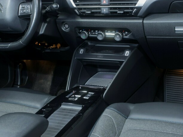 citroen-c4-bensin-2021-big-17