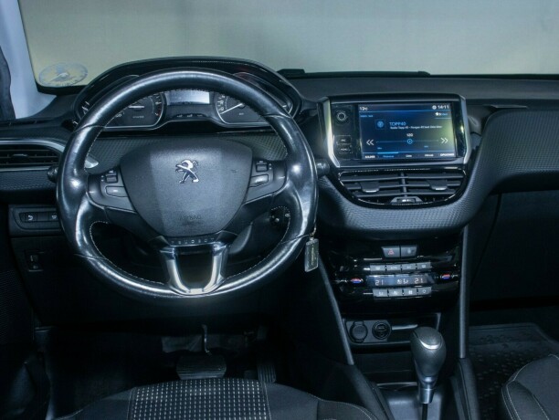 peugeot-208-bensin-2018-big-37