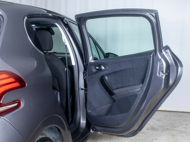 peugeot-208-bensin-2018-big-15
