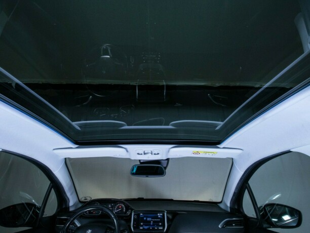 peugeot-208-bensin-2018-big-39