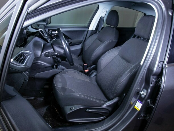 peugeot-208-bensin-2018-big-43