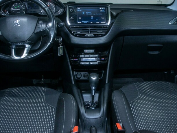 peugeot-208-bensin-2018-big-36