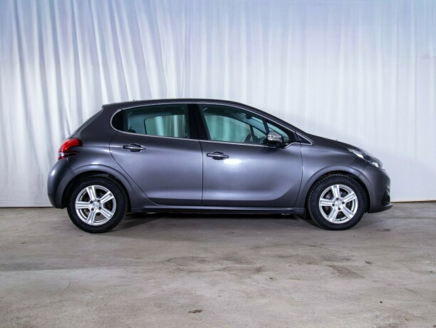 peugeot-208-bensin-2018-big-5