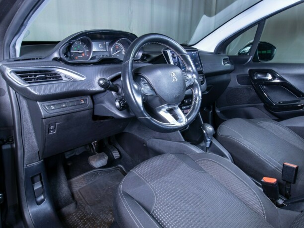 peugeot-208-bensin-2018-big-41