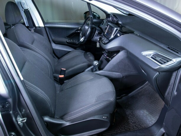 peugeot-208-bensin-2018-big-47