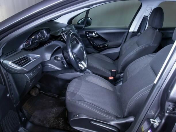peugeot-208-bensin-2018-big-42