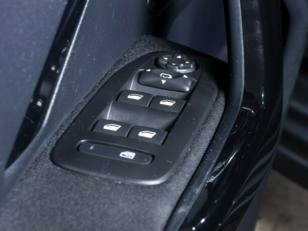 peugeot-208-bensin-2018-big-20