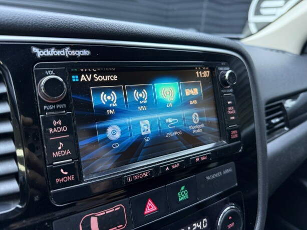 mitsubishi-outlander-elektrisitetbensin-2016-big-18