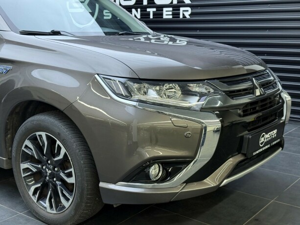 mitsubishi-outlander-elektrisitetbensin-2016-big-2