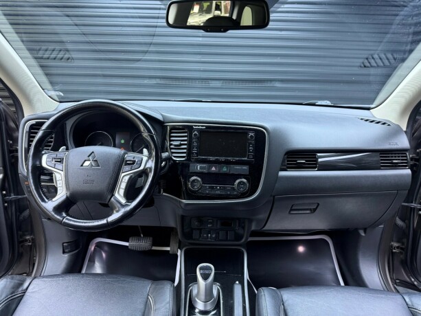 mitsubishi-outlander-elektrisitetbensin-2016-big-8