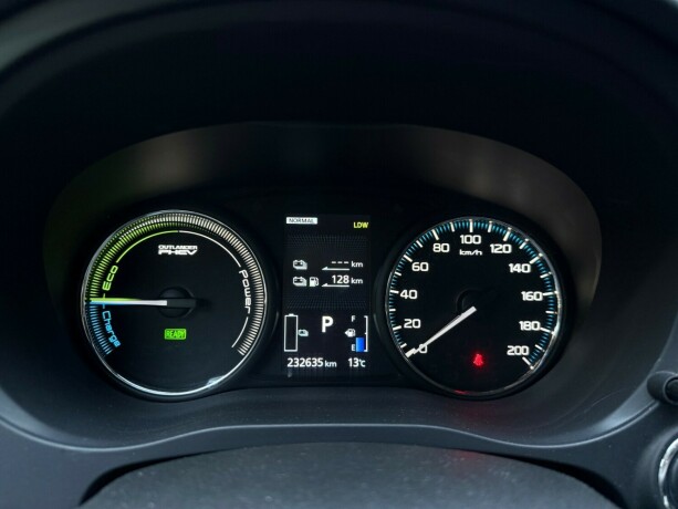 mitsubishi-outlander-elektrisitetbensin-2016-big-15