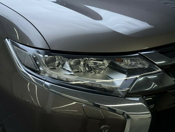 mitsubishi-outlander-elektrisitetbensin-2016-big-3