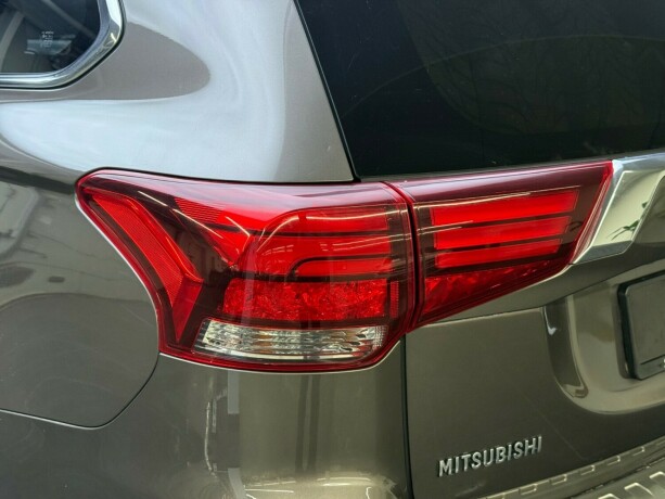 mitsubishi-outlander-elektrisitetbensin-2016-big-6