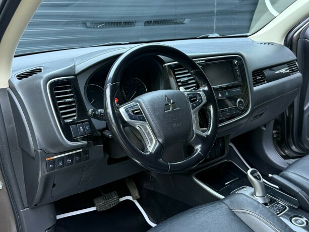 mitsubishi-outlander-elektrisitetbensin-2016-big-9