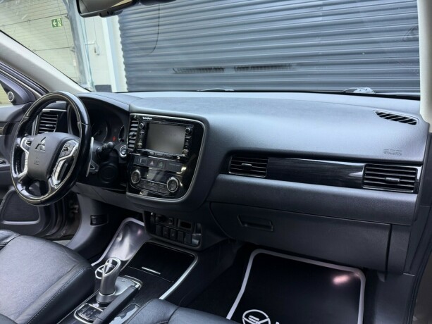 mitsubishi-outlander-elektrisitetbensin-2016-big-10